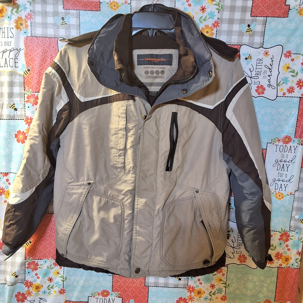 HAWKE & CO JACKET IT HAS A STAIN AND TAR UNDER ARM,,THATIS WHY IT IS GOING CHEAP